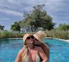 Carla Perez rouba a cena na web com sua beleza natural aos 47 anos e um corpo definido