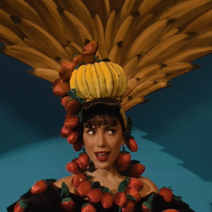 A possível escalação de Anitta como Carmen Miranda ganhou força nas redes sociais após a saída de Larissa Manoela da cinebiografia de Bruno Barreto
