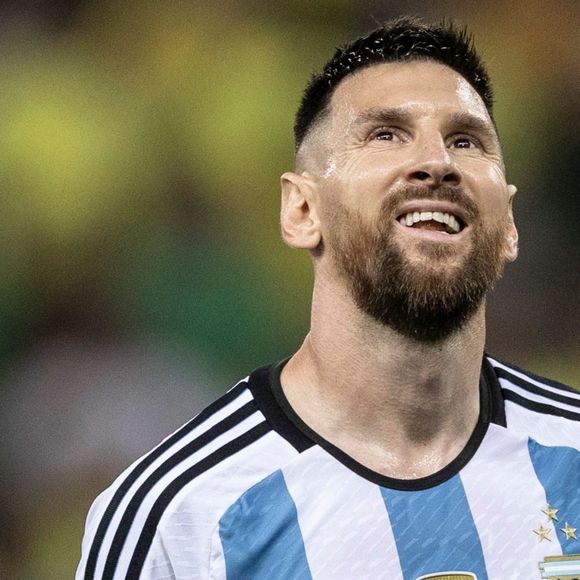 Rumores sobre privilégios de Lionel Messi na Argentina fizeram até Cristiano Ronaldo entrar na conversa