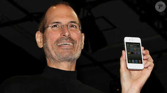 Para Steve Jobs, o que realmente movia suas iniciativas era de saber que podia criar algo para mudar o mundo, como foi o caso da criação dos aparelhos de celular Iphone.