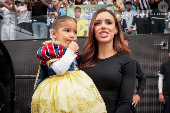 Neymar viveu noite difícil no Santos, mas momento família com Bruna Biancardi e as filhas ganhou destaque entre os torcedores