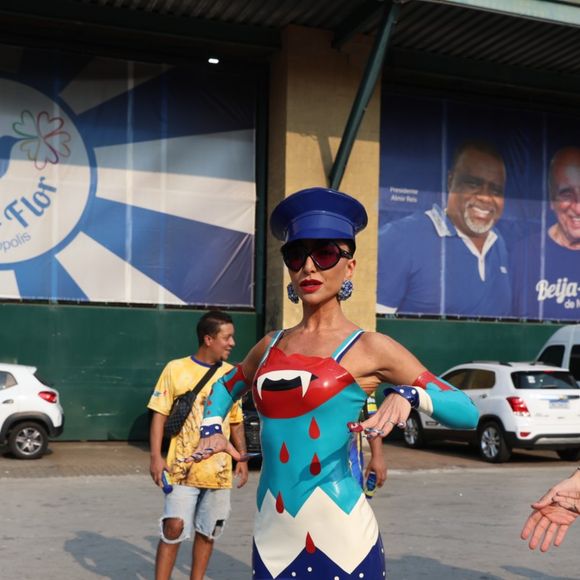 Sabrina Sato cheia de estilo na Sapucaí.