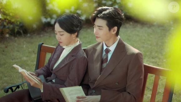 'Louvor à Morte': em plena ocupação japonesa, um dramaturgo casado e uma cantora lírica vivem um romance proibido e intenso. Cercados por pressões e impossibilidades, os dois acabam marcados por uma história trágica