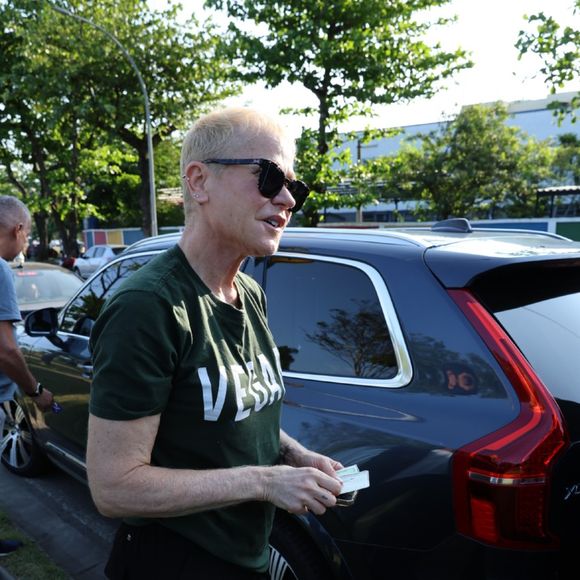 Xuxa sofre de alopecia androgenética, uma doença crônica e progressiva que resulta na queda de cabelos