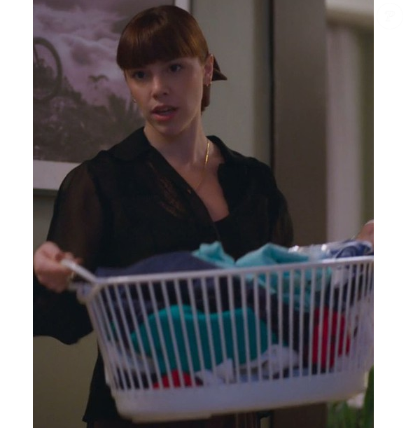 Solange (Alice Wegmann) fazendo progapanda de lava-roupa durante doença de Afonso não pegou bem