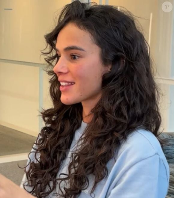 A atriz apostou em um novo corte de cabelo, exibido nas redes sociais e amplamente comentado por fãs e especialistas, que reforça uma das principais tendências capilares da atualidade: o butterfly haircut