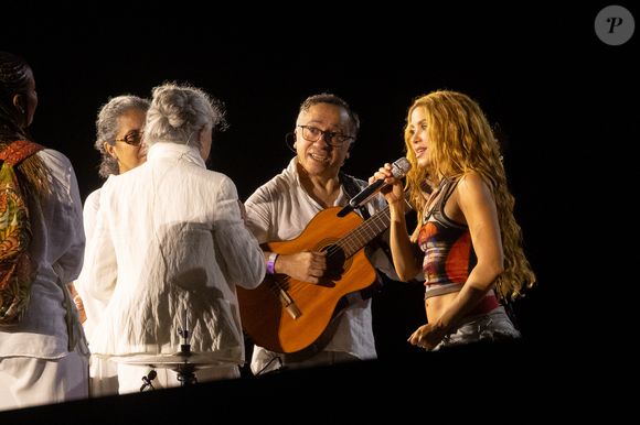 Ensaio de Shakira em Copacabana: Caetano Veloso e Maria Bethânia cantam com a loba