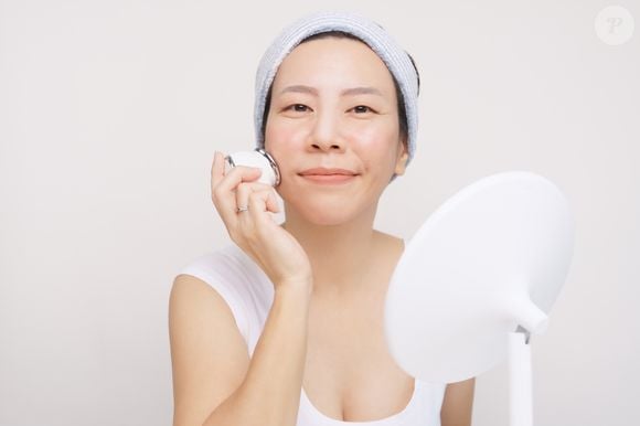 Vitamina C, retinol e glicerina aparecem entre os ativos mais recomendados para quem busca resultados além da hidratação superficial