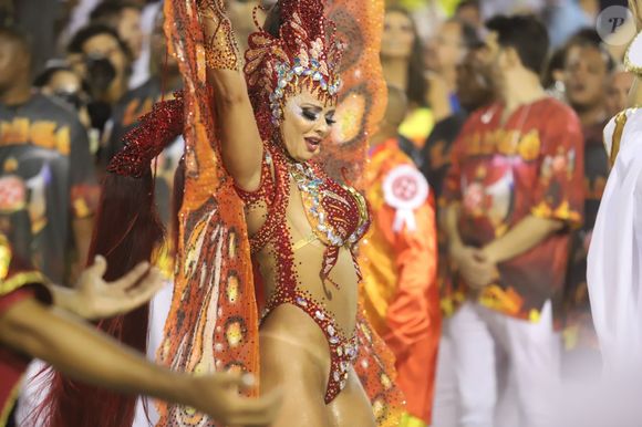Fantasia de Viviane Araújo representou a 'Borboleta de Oyá', que simboliza a transformação de Iansã em borboleta para agradar Xangô