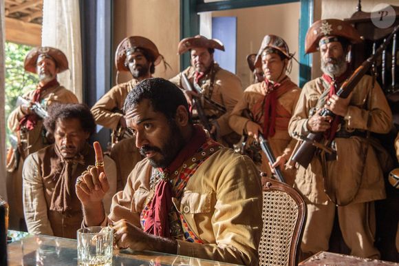 Thomas Aquino revelou para o Purepeople seu maior desafio para a novela 'Guerreiros do Sol': 'O mais desafiador é ser líder, porque eu nunca fui líder, nem ao jogar basquete armei o time.'