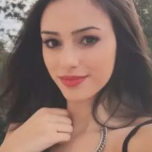 Neste clique bem antigo, Bruna Biancardi ainda não tinha rinoplastia
