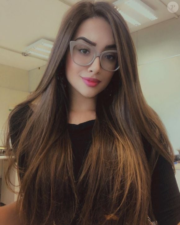 Uma das primeiras mudanças de Jordana foi uma rinoplastia, onde ela afinou o nariz