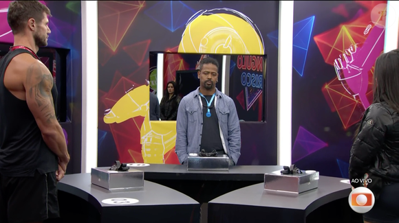 Leandro ficou com a caixa 1 e começou as trocas