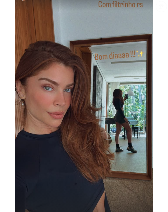 Em seguida, Grazi Massafera mostrou como fica sua beleza com um filtro suave, também destacando suas pernas torneadas