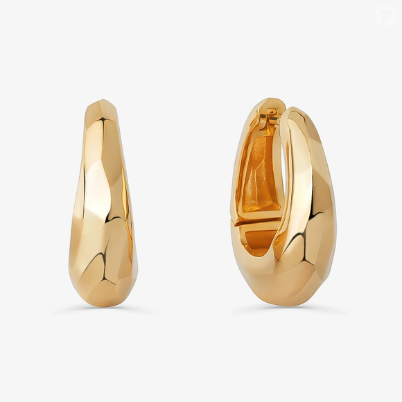 Um par de brincos no estilo destas argolas da Monte Carlo, em Prata 925 com banho de ouro amarelo 18k, por R$ 3.140, é uma aposta certeira