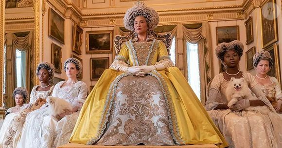 Dama de Prata é a escolha certa para quem não passa despercebida — brilho, poder e sofisticação em cada camada