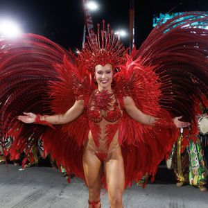 Virgínia teve uma estreia caótica - mas também memorável - como rainha de bateria da Grande Rio