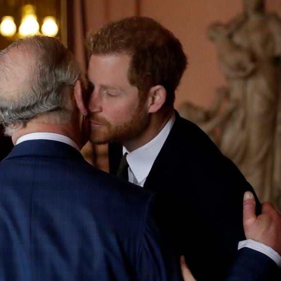 Por meio de um comunicado, príncipe Harry informou que a informação é mentira e uma tentativa de 'sabotar'a reconciliação entre pai e filho