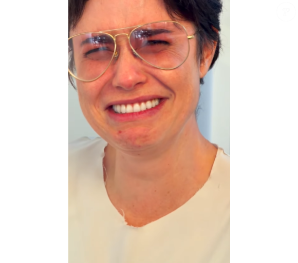 Fernanda Vasconcellos se emociona com flores dadas pelo marido e pelo filho no último dia de gravação da novela das nove da Globo