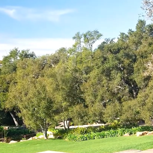 A propriedade em Montecito ainda oferece vistas para as montanhas e para o oceano, completando o cenário da residência milionária