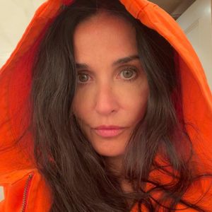Aos 60 anos, Demi Moore adora mostrar fotos sem maquiagem em suas redes sociais