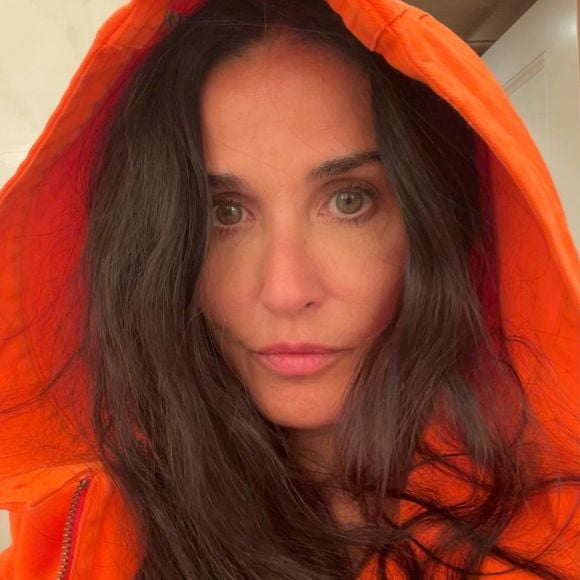 Aos 60 anos, Demi Moore adora mostrar fotos sem maquiagem em suas redes sociais