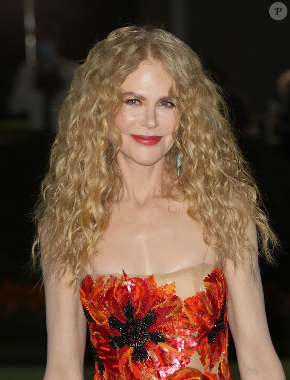 2021: Nicole Kidman voltou a deixar o cabelo cacheado por um curto momento