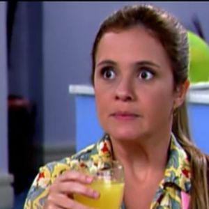 Adriana Esteves em 2005: interpretou Célia Regina Rocha Dassoin, mais conhecida como Celinha, no humorístico Toma Lá, Dá Cá da TV Globo. Ela é a esposa de Arnaldo (Diogo Vilela) e, posteriormente, namorada/noiva de Mário Jorge (Miguel Falabella) na trama, destacando-se como uma personagem caricata, consumista e central nas confusões do condomínio