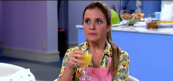 Adriana Esteves em 2005: interpretou Célia Regina Rocha Dassoin, mais conhecida como Celinha, no humorístico Toma Lá, Dá Cá da TV Globo. Ela é a esposa de Arnaldo (Diogo Vilela) e, posteriormente, namorada/noiva de Mário Jorge (Miguel Falabella) na trama, destacando-se como uma personagem caricata, consumista e central nas confusões do condomínio