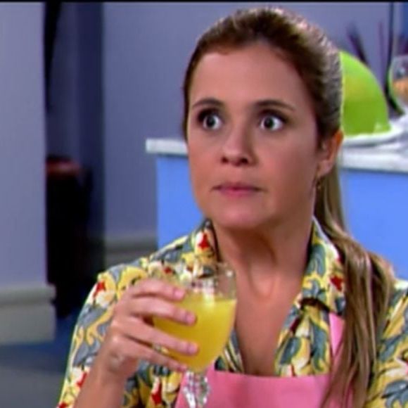 Adriana Esteves em 2005: interpretou Célia Regina Rocha Dassoin, mais conhecida como Celinha, no humorístico Toma Lá, Dá Cá da TV Globo. Ela é a esposa de Arnaldo (Diogo Vilela) e, posteriormente, namorada/noiva de Mário Jorge (Miguel Falabella) na trama, destacando-se como uma personagem caricata, consumista e central nas confusões do condomínio