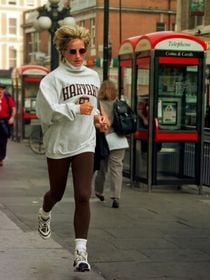 Adeus, sedentarismo: descobrimos as calças leggings na cor chocolate da Lupo que a Princesa Diana adoraria usar no pilates e na yoga