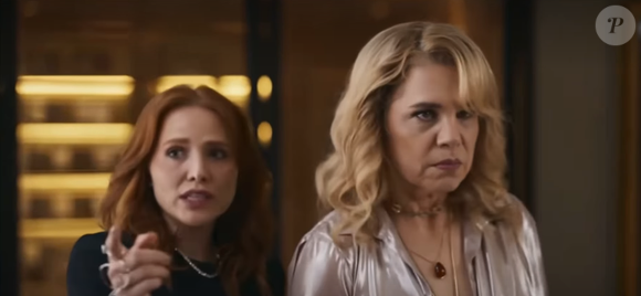 A sequência reunia em cena Isabel Teixeira (Pilar), Letícia Colin (Adriana), Belize Pombal (Silvana) e Gui Ferraz. Durante troca de ofensas entre Pilar e Adriana, os óculos que estavam nas mãos de Isabel Teixeira simplesmente caíram no chão.