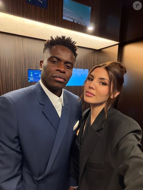 Brice Samba e Jessica Grondin são casados. Eles oficializaram a união em maio de 2019 e são pais de duas filhas. Ele é um conhecido goleiro francês (com passagem marcante pelo Stade Rennais FC e pela Seleção Francesa) e ela é uma mulher de negócios, fundadora de uma marca de cuidados infantis