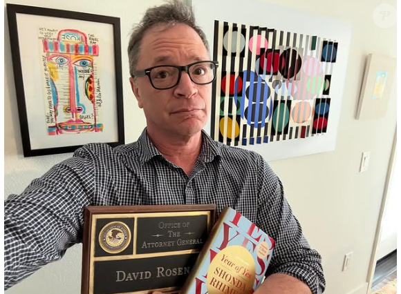 O ator Joshua Malina, de The Big Bang Theory, criticou Mel Gibson por homofobia. "Sim, ele é um homem talentoso. Muitas pessoas horríveis produzem arte maravilhosa.”