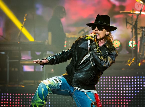 8. Guns N' Roses (1991) - Na primeira vez que se apresentou no Rock in Rio, a banda fez um pedido curioso: 28 pratos de fettuccine, que acabaram não sendo consumidos e foram distribuídos entre os trabalhadores do festival.