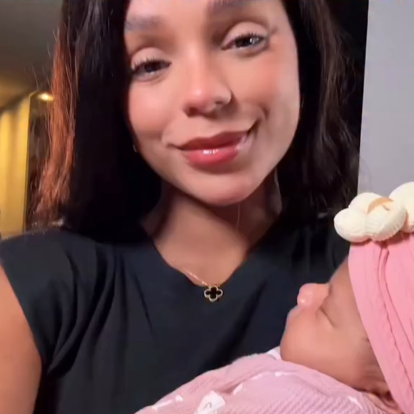 "Galera, não se fala do corpo alheio. Ainda mais [sobre o corpo] de uma pessoa que acabou de parir. Qualquer tipo de comentário", alertou Brunna logo no início do vídeo.