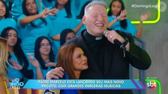 Lexa ficou emocionada com o Padre Marcelo Rossi durante participação ao vivo de ambos no 'Domingo Legal' de 6 de julho de 2025
