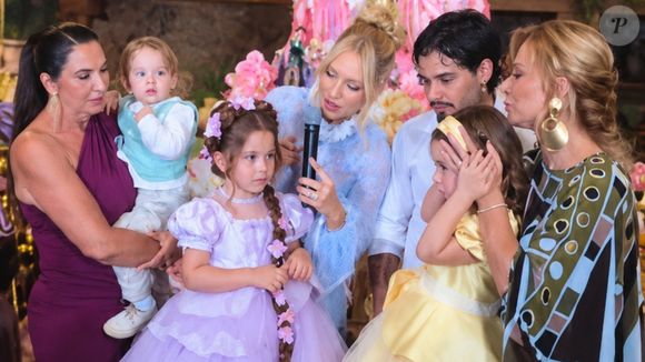 Filha de Virgínia, Maria Alice, de 5 anos, pede para tapar os ouvidos durante parabéns de Maria Flor: pediatra explica que reação isolada não significa um problema de saúde. 'Merece atenção é quando esse desconforto se torna frequente'