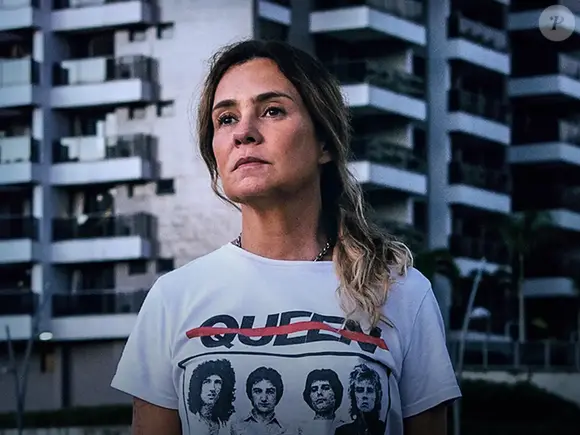 Adriana Esteves em 2023: interpretou Cibele na série de sucesso do Globoplay, Os Outros. Sua personagem é uma mãe superprotetora, controladora e intensa, que vive um intenso drama na busca por seu filho, Marcinho (Antonio Haddad), no contexto de conflitos de vizinhança e segurança familiar, evoluindo de uma moradora de condomínio a uma fugitiva