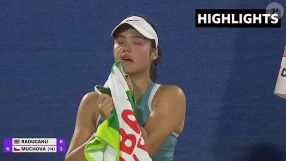 Emma Raducanu chorou e fez parar jogo de tênis por conta de stalker na arquibancada