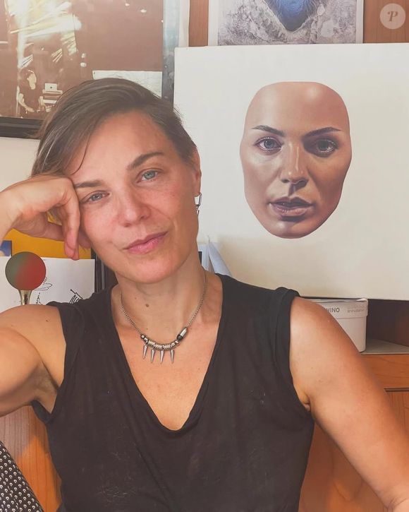 Aos 49 anos, a cantora italiana vive há quatro anos "sem um centavo, dividindo quartos alugados com amigos no Brooklyn", nos Estados Unidos