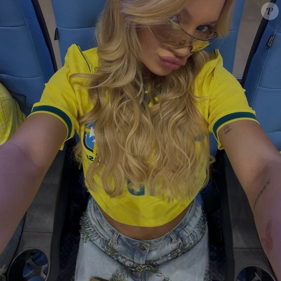 Em meio à gravidez e ao clima de Copa do Mundo, Gabriely Miranda mantém os fios impecáveis sem abrir mão da saúde capilar. 'Eu sempre priorizo qualidade de cabelo antes da intensidade do loiro', afirmou a colorista Natasha Pires