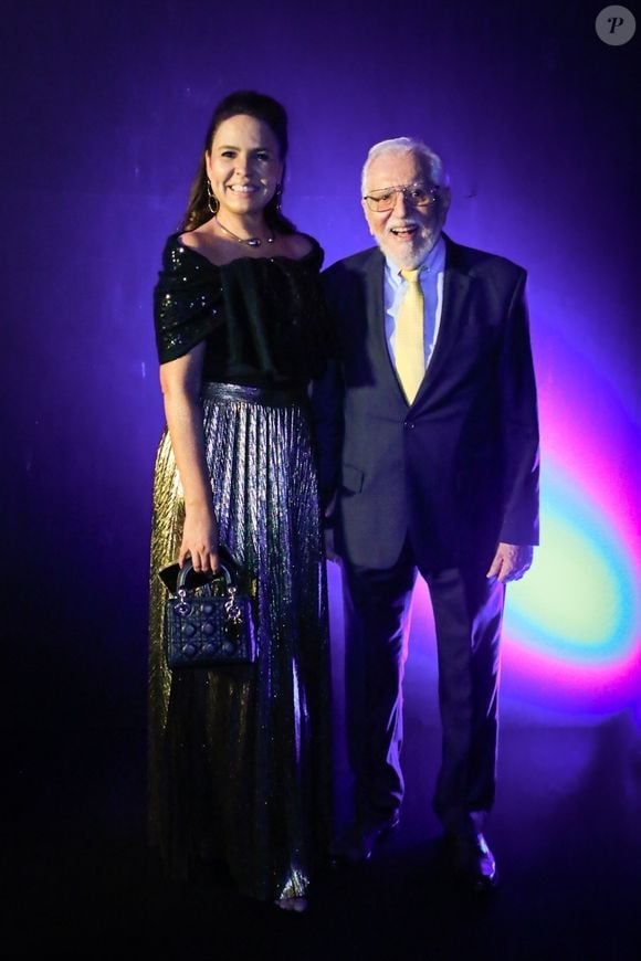 Ex-mulher de Carlos Alberto de Nóbrega, Andrea Nóbrega sugeriu que o humorista a traiu com Renata Nóbrega - médica reagiu: 'Nunca fui amante do Carlos'