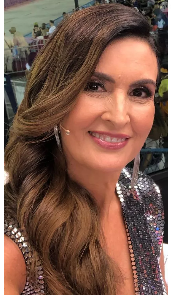 Muitas pessoas costumam falar que 'tem olhos caídos e não sabem como se maquiar'. Em muitos casos, no entanto, 'o que realmente está caído é a pálpebra, não os olhos', explica a maquiadora Cristina Lobato