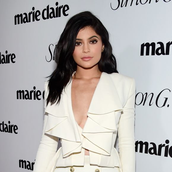 Kylie Jenner ama batom nude! A modelo que lançou sua própria linha de batons sempre escolhe tons de rosa e bege para compor o look