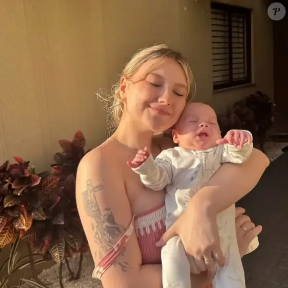 Mãe de Arthur, 1 ano, Isabel Veloso foi internada em novembro de 2025 e encaminhada para a UTI no mês seguinte, onde permanece até 31 de dezembro de 2025