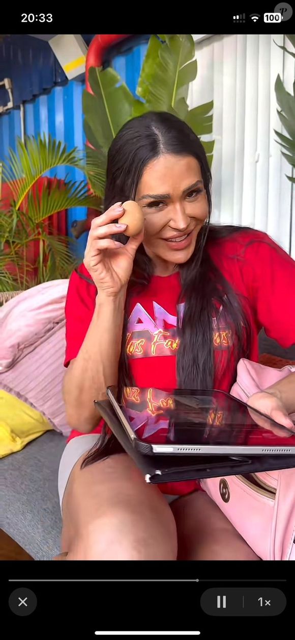 Gracyanne Barbosa entra na zoeira e responde piada com ovo em plena gravação