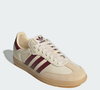 Com cabedal de couro liso, biqueira em suede, língua têxtil macia e solado de borracha, o adidas Samba OG mantém seu visual clássico enquanto entrega conforto e estabilidade para o dia a dia