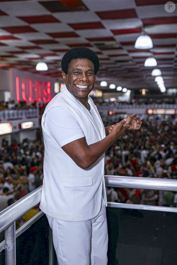 Depois de 50 anos de carreira na Beija-Flor, Neguinho não cantará mais no próximo ano