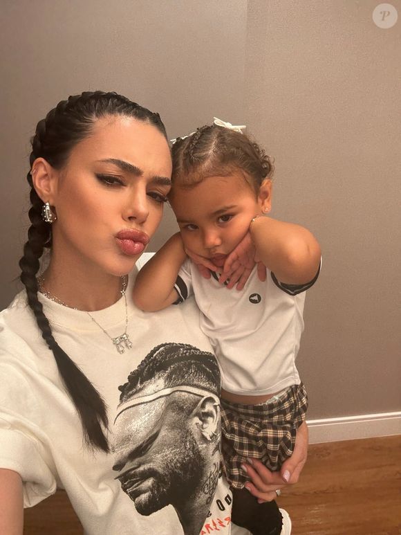 Atualmente com 2 anos, Mavie, primogênita de Bruna Biancardi e Neymar, ainda não deixou de usar fraldas descartáveis